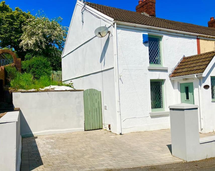 Beautiful Two Bedroom Cottage Morriston Exterior foto