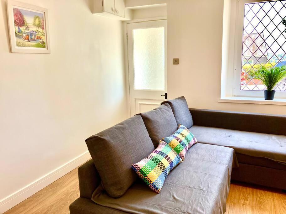 Beautiful Two Bedroom Cottage Morriston Exterior foto