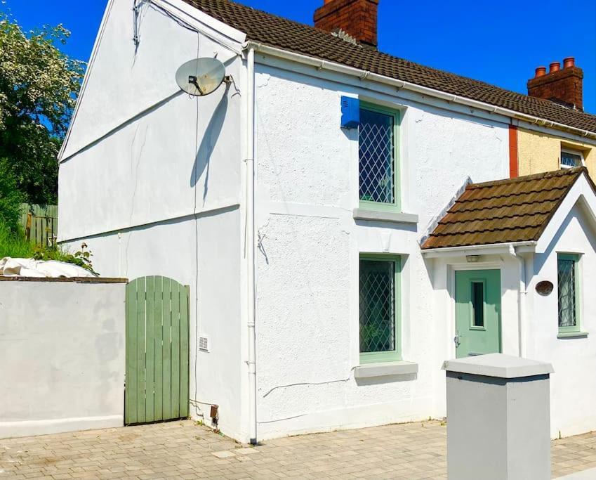 Beautiful Two Bedroom Cottage Morriston Exterior foto