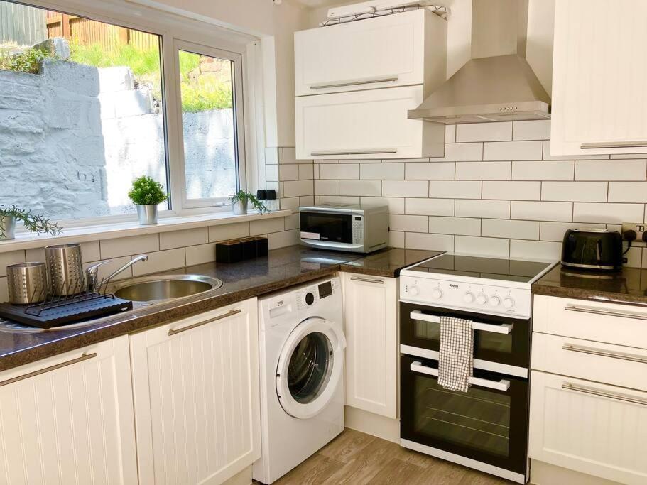 Beautiful Two Bedroom Cottage Morriston Exterior foto