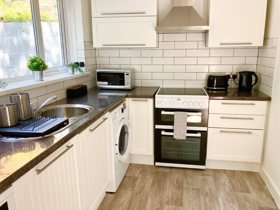 Beautiful Two Bedroom Cottage Morriston Exterior foto